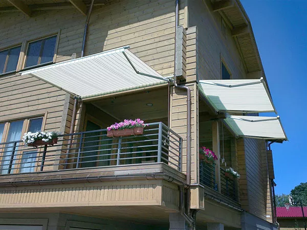 Il modo corretto di aprire una tenda da sole a cassonetto completo.