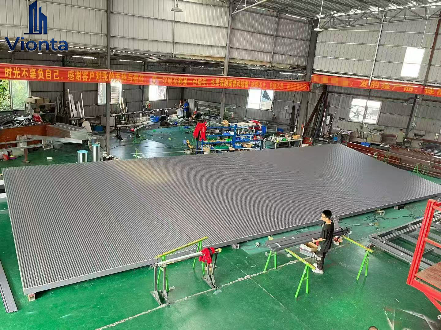 Aggiornamento sulla spedizione della pergola in alluminio Vionta Metal