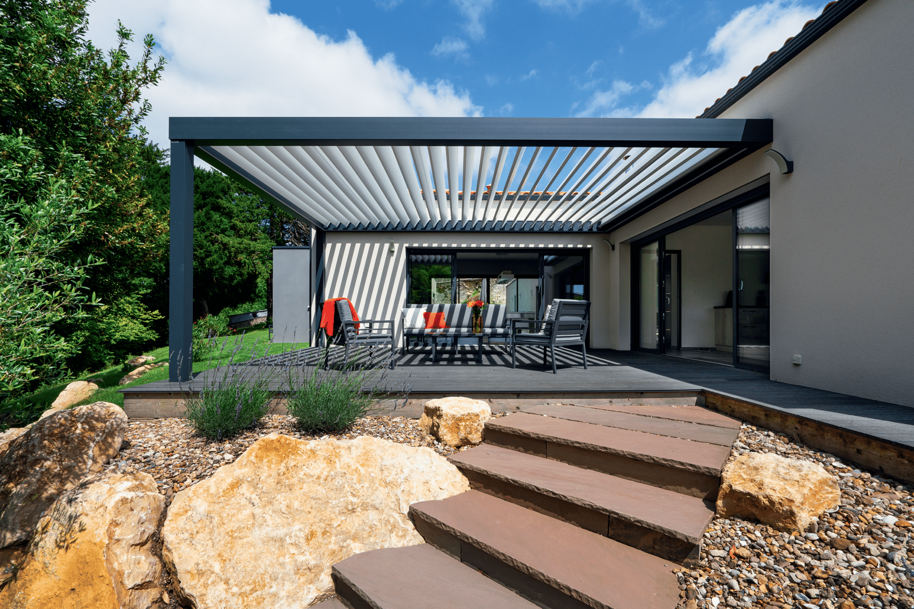 Quale è meglio, una pergola in legno o una pergola in alluminio?