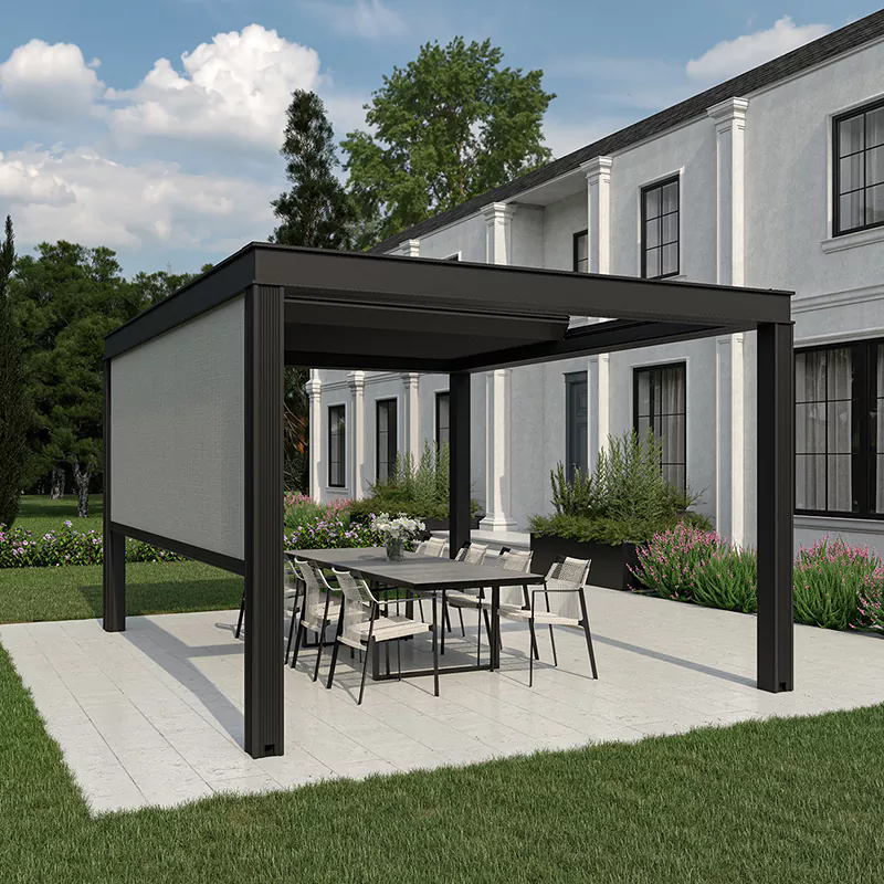 In che modo una pergola con lamelle in alluminio migliora gli spazi abitativi all'aperto?