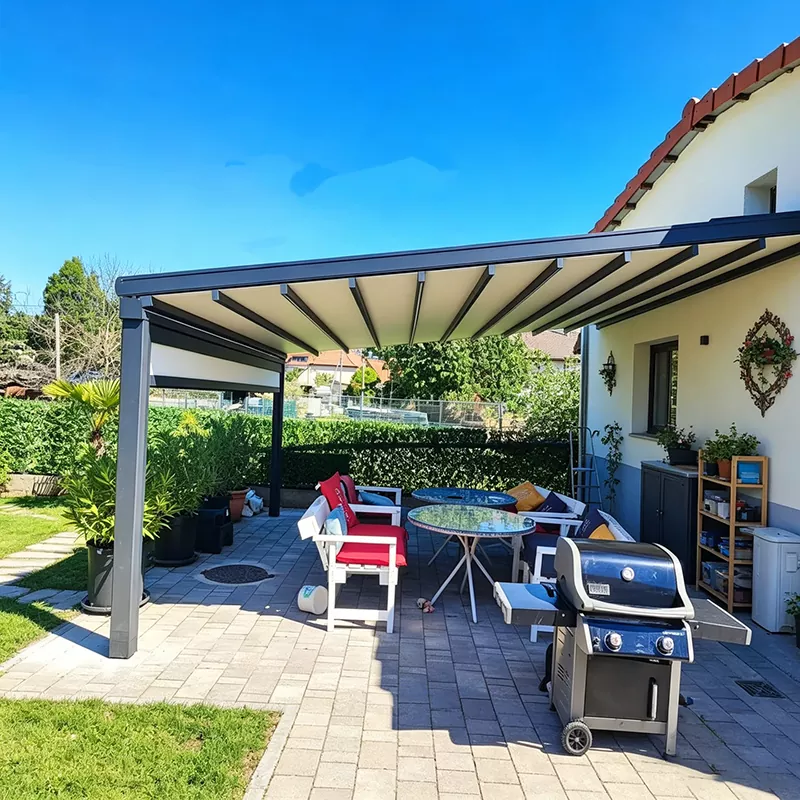 Pergola a muro con tetto retrattile